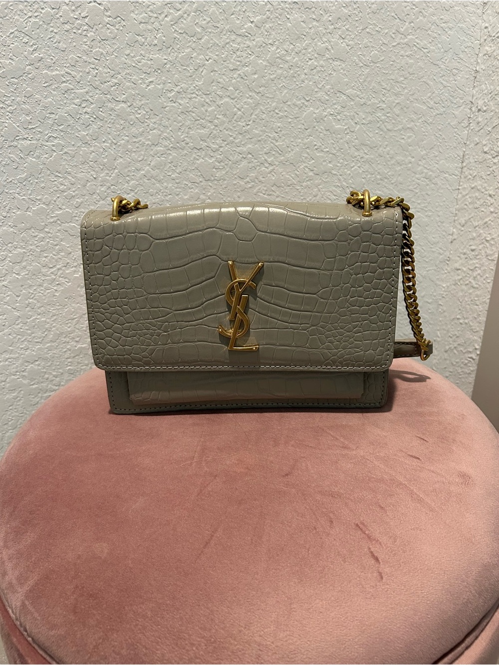 Croc-Embossed Light Gray Leather Shoulder Bag with Gold Hardware